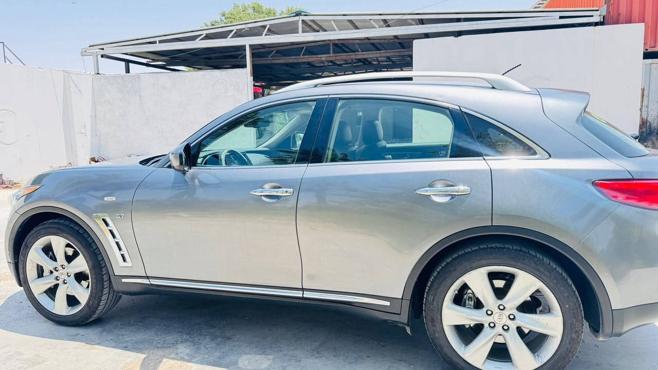 السلام عليكم
انفنتي QX70.موديل 2019 اصل سياره  فول مواصفات للخير 6 سلندر  
نضافه مثل ما تشوف بعينك مكفوله كفاله عامه من كلشي مكينه كير كشر حداديه سعرها 210 وبيها مجال مكاني بغداد الزعفرانيه 
***********
