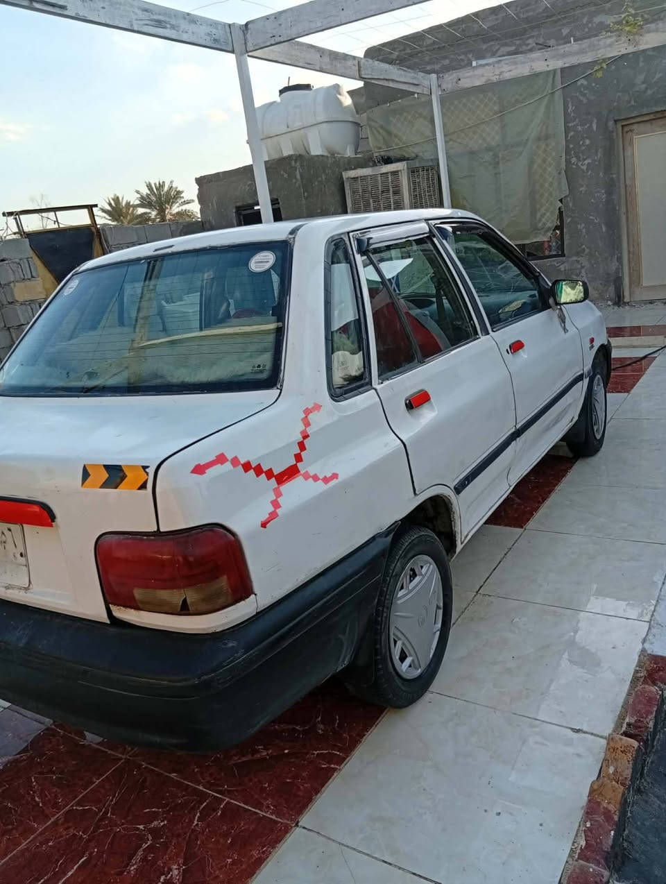 السلام عليكم السياره موديل 2014 مكينه وكير مكفولات والشواصي جدد تخم تاير حداديه كهربائيات كامله من كلشي  تواصل ع رقم ***********
