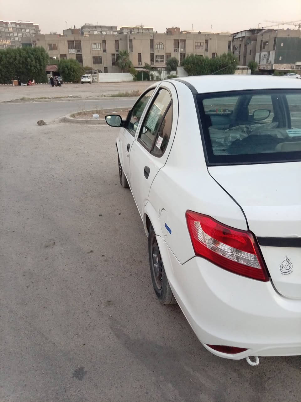 سلام عليكم للبيع ساينا موديل 2020 كير ومكينه مكفولات مابيه ضربه بيه تكحيلات بسيطه تبريده ثلج السياره جاهزه من كل شي كبل للشارع السعر 55 وبيه مجال مكانه بغداد البياع الشراي يتصل ***********
