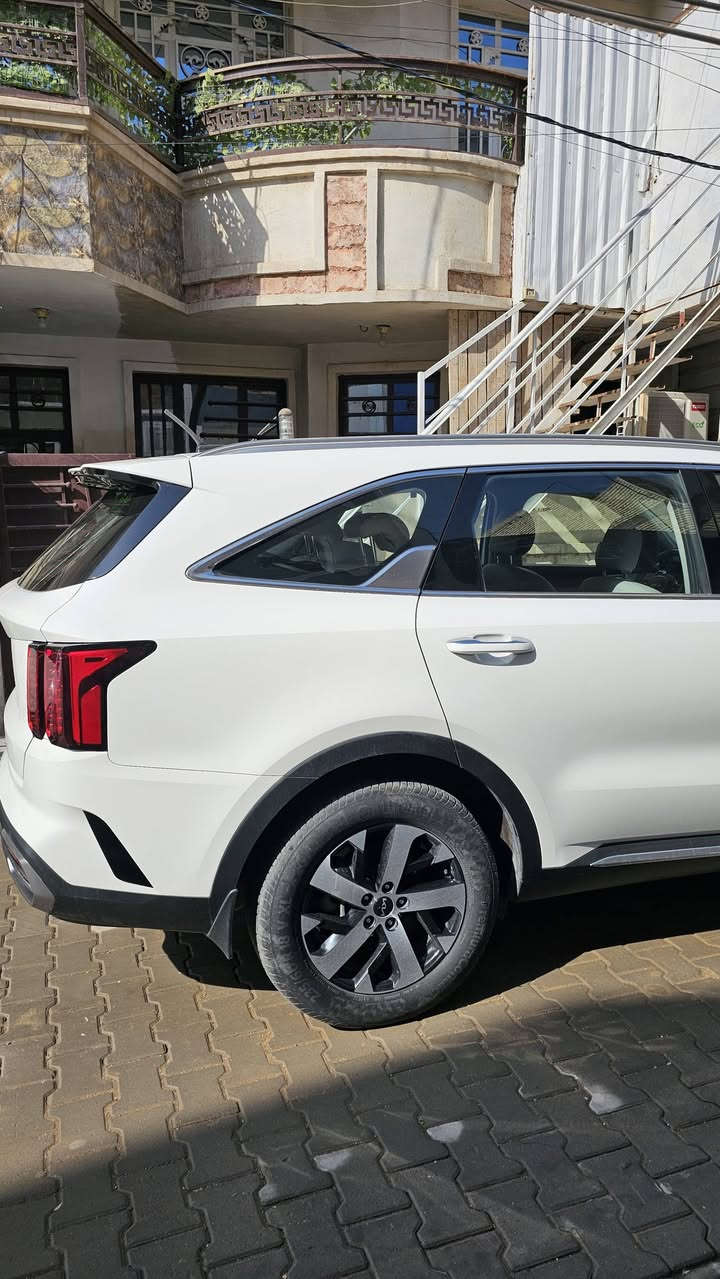 سورنتو ٢٠٢٣ خليجي مكفولة كفالة عامة 
رقم اربيل سنوية ٢٠٢٧ 
سيارة على وضع الشركة ماشية ٣٩ الف حقيقي
مواصفات :
محرك ٤ سلندر ٢٥٠٠ MPI قوي عزم ٢٦٥ كيلو نيوتن
 بصمة تشغيل وابواب وتشغيل عن بعد 
مانع انزلاق ومنحدرات 
٣ انظمة قيادة 
٥ راكب - قطعتين تبريد 
مصابيح اوتو وماسحات اوتو 
كراسي جلد وارضية مغلفة جلد 
مكانها بغداد الصليخ 
معروضة بسعر مناسب 245 $ وبيها مجال 
الشراي يتصل  ***********  بي واتساب .
تحياتي لاعضاء الكروب والتوفيق للجميع .
