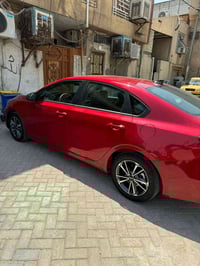 يتوفر نقل من مكة والمدينة الى بغداد للاستفسار واتساب 07713217560   Abb...