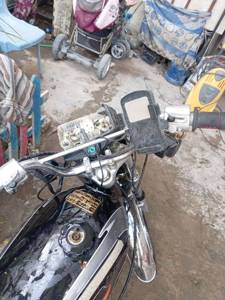 السلام عليكم ايراني تايكر 4 كير نكره هندر لايت شغال هورن شغال نقصه كلجات  وكعكه صالنصه أبيع هل موجود السعر ب 300 وبيه مجال رقم للاتصال *********** مكاني بغداد حي الفرات قرب مطار بغداد بغداد, العراق
