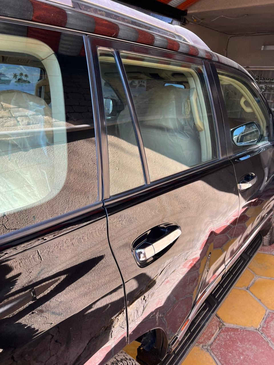 السلام عليكم 
برادو 2011 مواصفات كويتي 6 سلندر فول  رقم بغداد  السياره نضيفة و نصبه حلوه صدر جديد تخم تاير جديد محرك و كير كفالة على وضع الشركة بيها فقط جاملغ خلفي مصبوغ اثر طخه بسيطه مكان السيارة بغداد الشعب للاستفسار الاتصال على الرقم ***********
