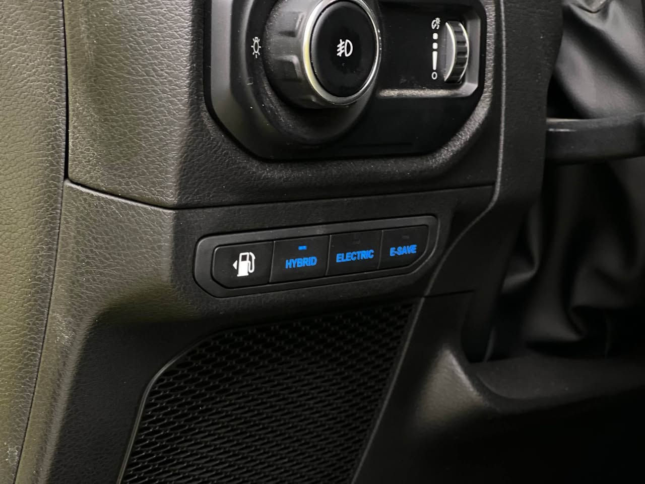 Jeep Wrangler 2024 4XE 
جيب رانجلر ٢٠٢٤ 4xe 

مواصفات Sahara لون مميز 😍

مكينة ٤ سلندر حجم ٢.٠ لتر توربو هايبريد 
ماشية 19,000 ميل و بحالة جداً ممتازة 

ضرر السيارة صندوق صبغ بدون ايرباكات بدون دواخل 
السيارة كلش حلوة و نظيفة 

السيارة رقم دهوك الدولي سنوية جديدة و ب أسمنا و اكيد شرط التحويل 
مكفولة من كير و محرك و كهربائيات

و ب سعر(309$) ورقة و بيها مجال

مكان السيارة

دهوك -معرض ارشف R-Shev
رقم51 من معارض التيرمينال 

***********
*********** دهوك, العراق
