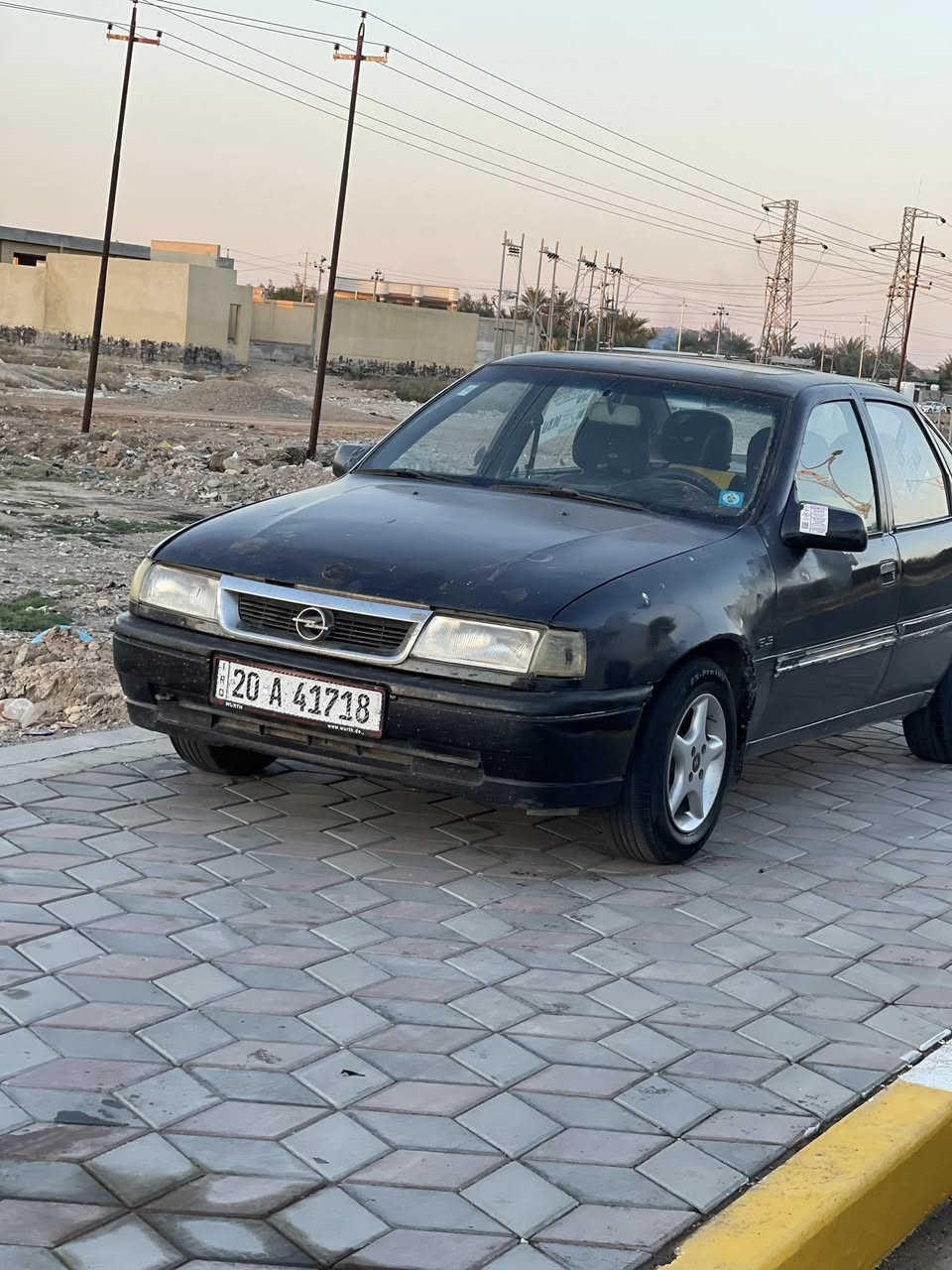 سلام عليكم للبيع وبل فكتره 93 مكينه و كير جدد تخم تاير جديد صدر جديد غرفتها كلش حلوه سياره جديده وبلاديه السعر 28وبيها مجال بسيط العنوان ديالئ بلدروز لاستفسار ***********
