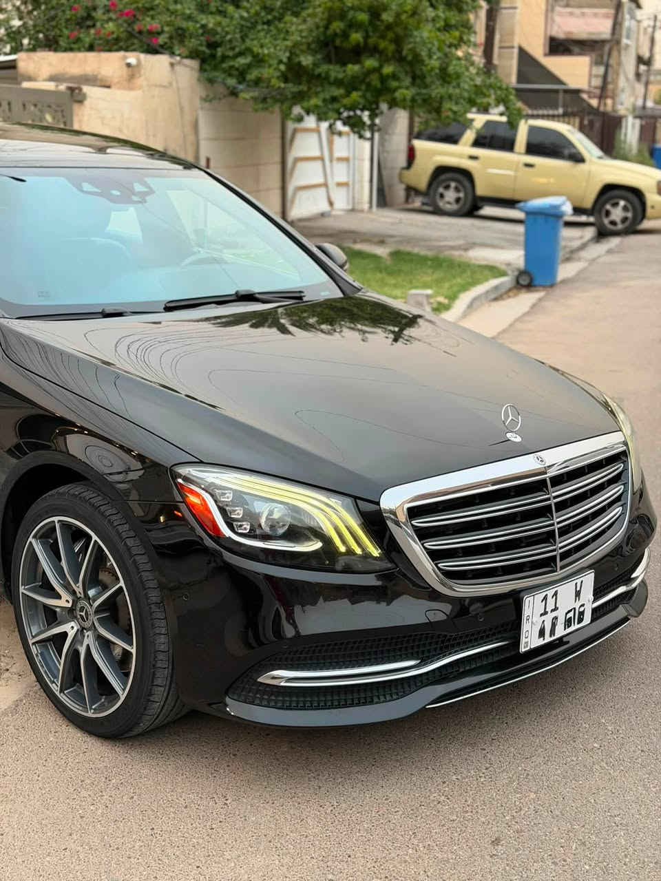 السلام عليكم
مارسيدس s 450 ( باب طويل ) 
السعرررر ٤١٥٠٠ وبيها مجال

موديل ٢٠١٨ 

رقم بغداد الجديد باسمي هزه وارقام وسنويه جدد

*****السياره لا قطعه مفتوحه ولا شخوط ولا رصعات *****

—————————

المواصفات ؛

١- برده خلفيه 

٢- بانوراما 

٣-كشنات جلد 

٤-كشنات كهرباء 

٥-كامرات ٣٦٠ درجه

٦-  رادارات ٣٦٠ درجه

٧- خزن ميموري للمقاعد الكدام + المقاعد الخلفيه

٨- تدفئ تبريد مقاعد 

الخ …… من المواصفات بعد مارسيدس ميحتاج احجي 

————————————

السياره وارد امريكي كلين تايتل 

مكفوله من للصبغ والضربه والغرق وكلشي 

من سنه ٢٠٢٠ يمي لليوم مداريها ومابيها اي نقص سياره كلش كلش جديده بالنسبه لخواتها 

بس هذاك اليوم اخذتها فحص وكالولي عدك جاملغ خلفي بي كلير جاي من امريكا معرف شنو صراحه بعد ماعرف اذا كان كلامهم صح او غلط 

السياره جدا جديده ومداريها من ناحيه دهن وبانزين وفلاتر وكل غراضها الاصليه وياها وهواي مصروف عليها الله شاهد

——————————————— 

مكاني حي الخضراء مقابيل العامريه 

***********
