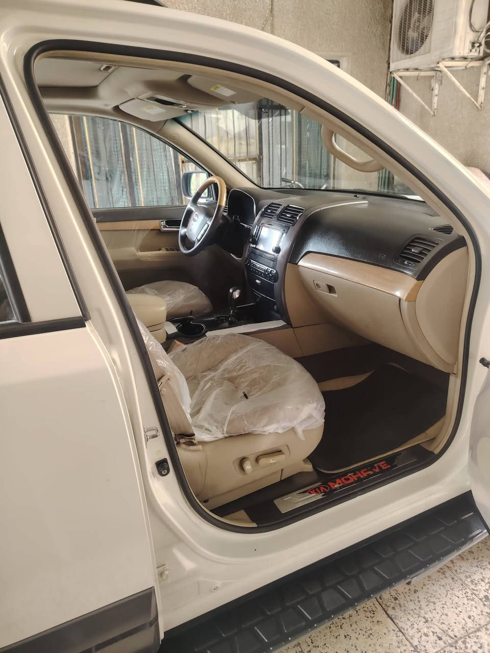 السلام عليكم للبيع كيا موهافي موديل ٢٠١٤ فول مواصفات 1/1مكفولة كفالة عامة السعر 175 مكان السيارة بغداد للأستفسار ***********
