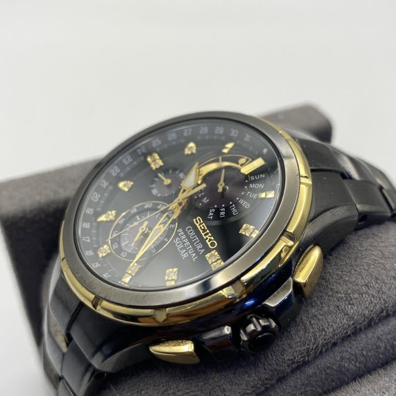 SEIKO
 Coutura Perpetual Solar Diamond Dial
سولر على الطاقة الشمسية 
الساعة مُميزة جدًا 
سنتر لايام الاسبوع و للثواني و نظام الـ ٢٤ ساعة 
قياس السنة الكبيسة و نظام لحفظ الطاقة
٧ عقارب  
١١ حبة الماس حقيقي 
طلاء الساعة Black Ion
قطر الساعة ٤٢.٥ بدون الزمبلك 
نظافة مُمتازة


**إذا كنت صاحب هذا الإعلان وتريد حذفه لأي سبب، رجاءا أرسل رسالة إلى الدعم الفني**