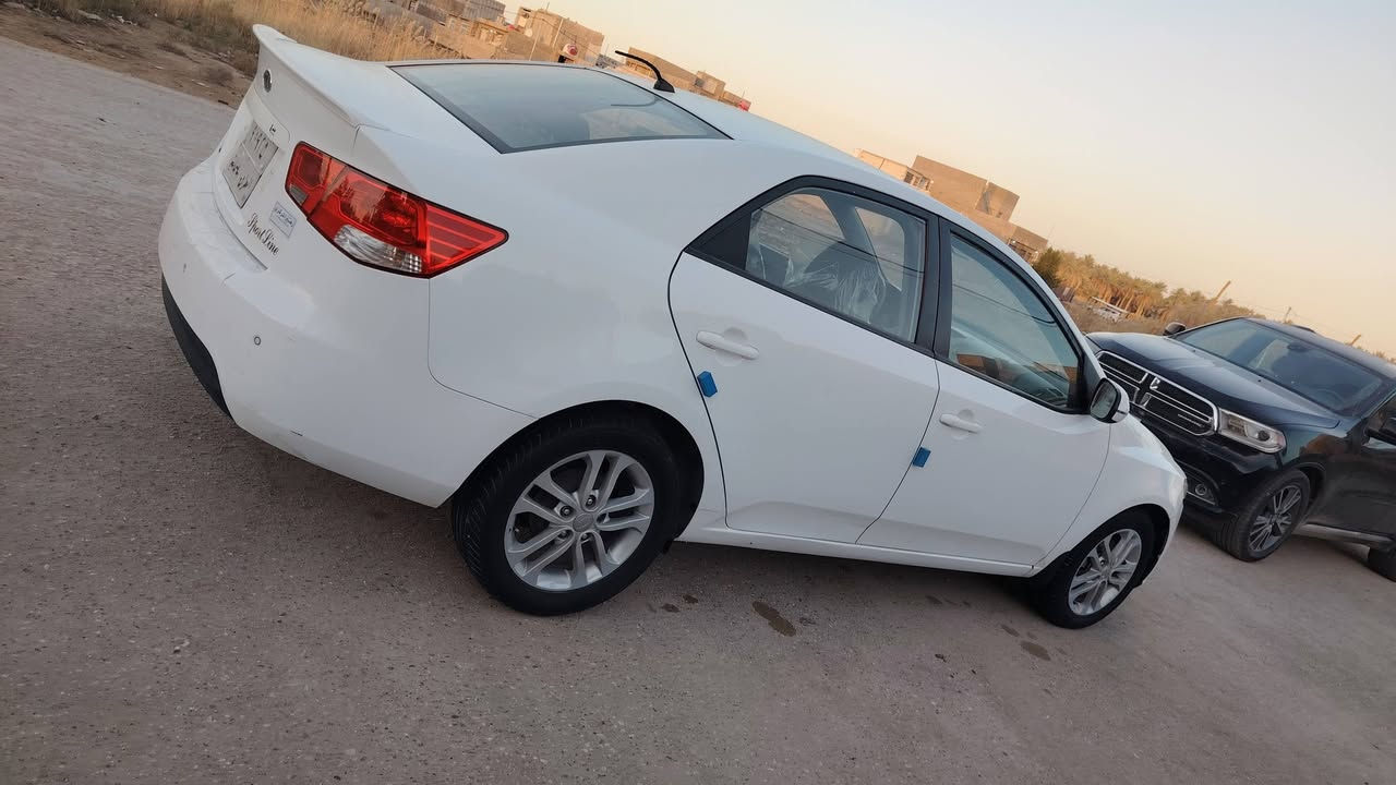 السلام عليكم
سيراتو موديل 2011. رقم سليمانيه بيها قاصرين راعيها ميت. راععيها عربي برمادي يسكن اهلها ماعدهم مانع بس يراد قسام شرعي  
سياره جاهزه. تخبل.    بيها حافة البنيد صبغ 
مكينه وكيروتبريد. جاهزه.  السعر 77
***********
