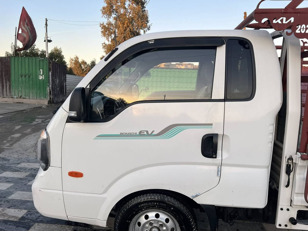 السلام عليكم كيا حمل موديل 2020 للبيع فول وربع المحرك بي خيط بخار بيها طخه بل بنيد من كوريه تخم تيارات جديد السياره بسمي وسنويه تنتهي 2027  اي ستفسار هذا رقمي *********** غير متواجد عل مازنجر السعر 160
