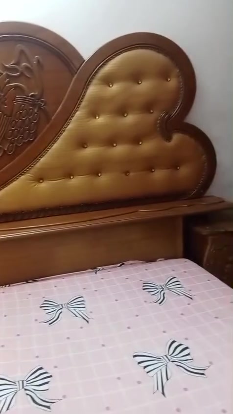 السلام عليكم غرفة نوم اخشاب للبيع السعر خاص
رقم الهاتف واتساب ***********
