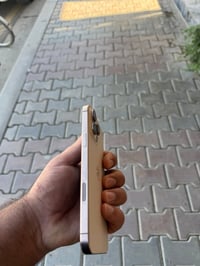 تلفون 16 برو ماكس نضيف جدآ استخدام قليل بطاريه 99 ما مفتوح ولا ممدوده ...