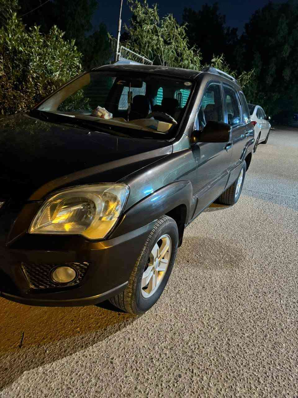 سبورتج 2009 خليجي
رقم أربيل وكاله ام الصوره من المالك سنوية منتهية 
محرك 2000
كامره وحساسات خلفيه 
مكفوله من الضربه بيه بارد قليل 
تخم تاير +باتري جديد 
حداديه كير ومكينه مكفوله
ترهم بيع ب98 وبيهة مجال او مراوس بسبورتج او توكسان لون ابيض
مكانها بالنجف وهذا رقم راعيها اني مكلف بالنشر
***********
