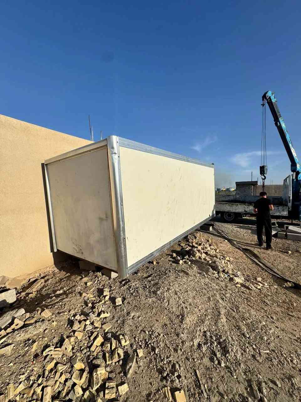 السلام عليكم حافضه للبيع نضافه ٨٠ بالميه طول ٥متر عرض ٢١٠ ارتفاع١٩٠ تنشد على هونداي او كنتر بلاديه كامله مابيها نقص السعر ١٥ مكاني بغداد ***********
