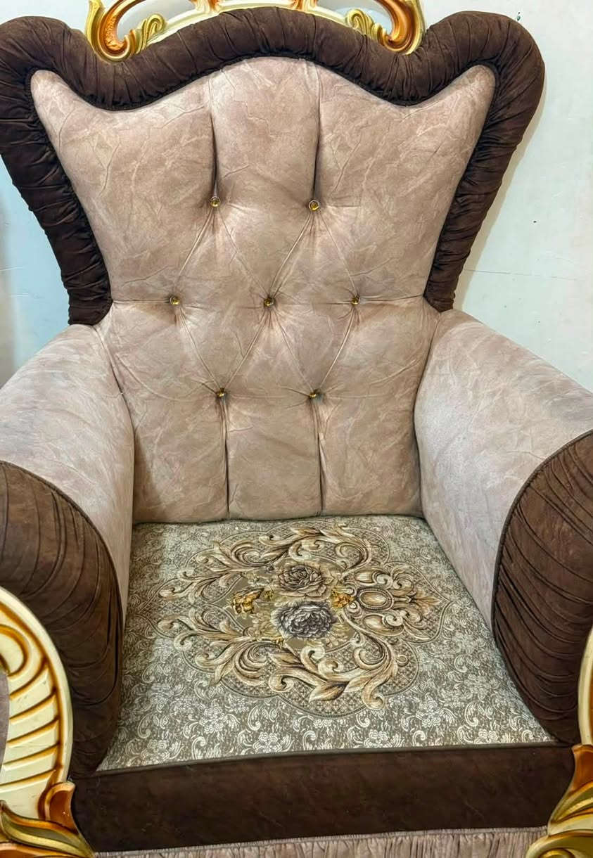تخم يتكون من خمس قنفات
٢قنفه كرسي  

٢ قنفه كبير 

قنفه وسط

البصرة المشراق الجديد

لمعرفة السعر الاتصال على الرقم ‭***********‬
