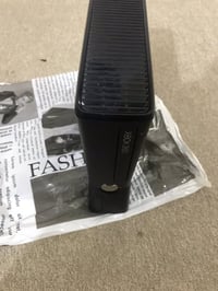 اكس بوكس 360 • نظيفه • ويا ملحقات