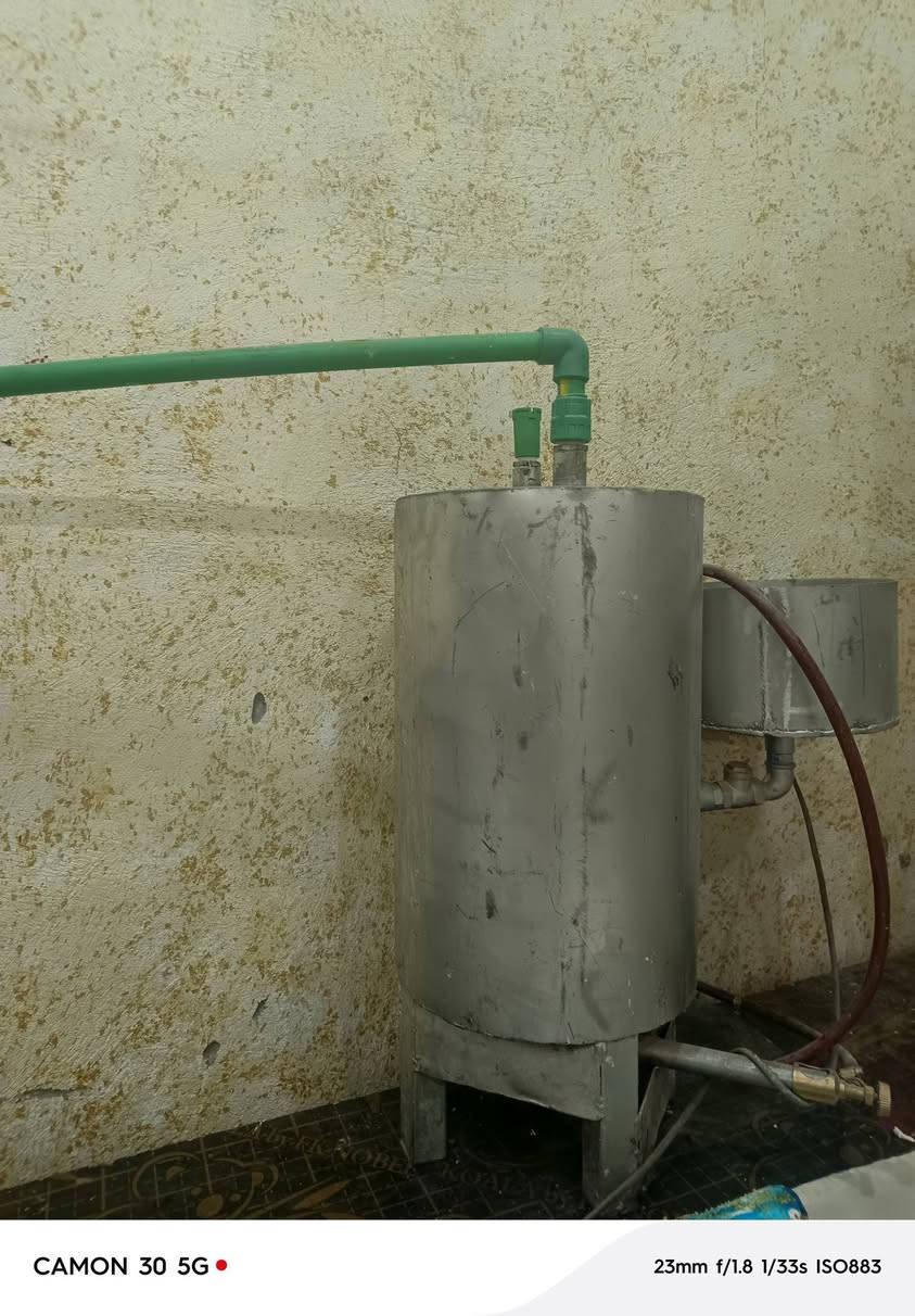 عربانة و ١٢ طاولي كلهن نضاف
الطاولي الكبير مال المعجنات 
و ٢٠ قالب كيك دائري 
وخمارة جديدة ما مستخدمة ولا يوم 
كلهن ب ٢٥٠ الف غير قابل للعملة 
*********** 
عنواني كربلاء . الحولي مال ابو مهدي المهندس . حي الاخلاص
