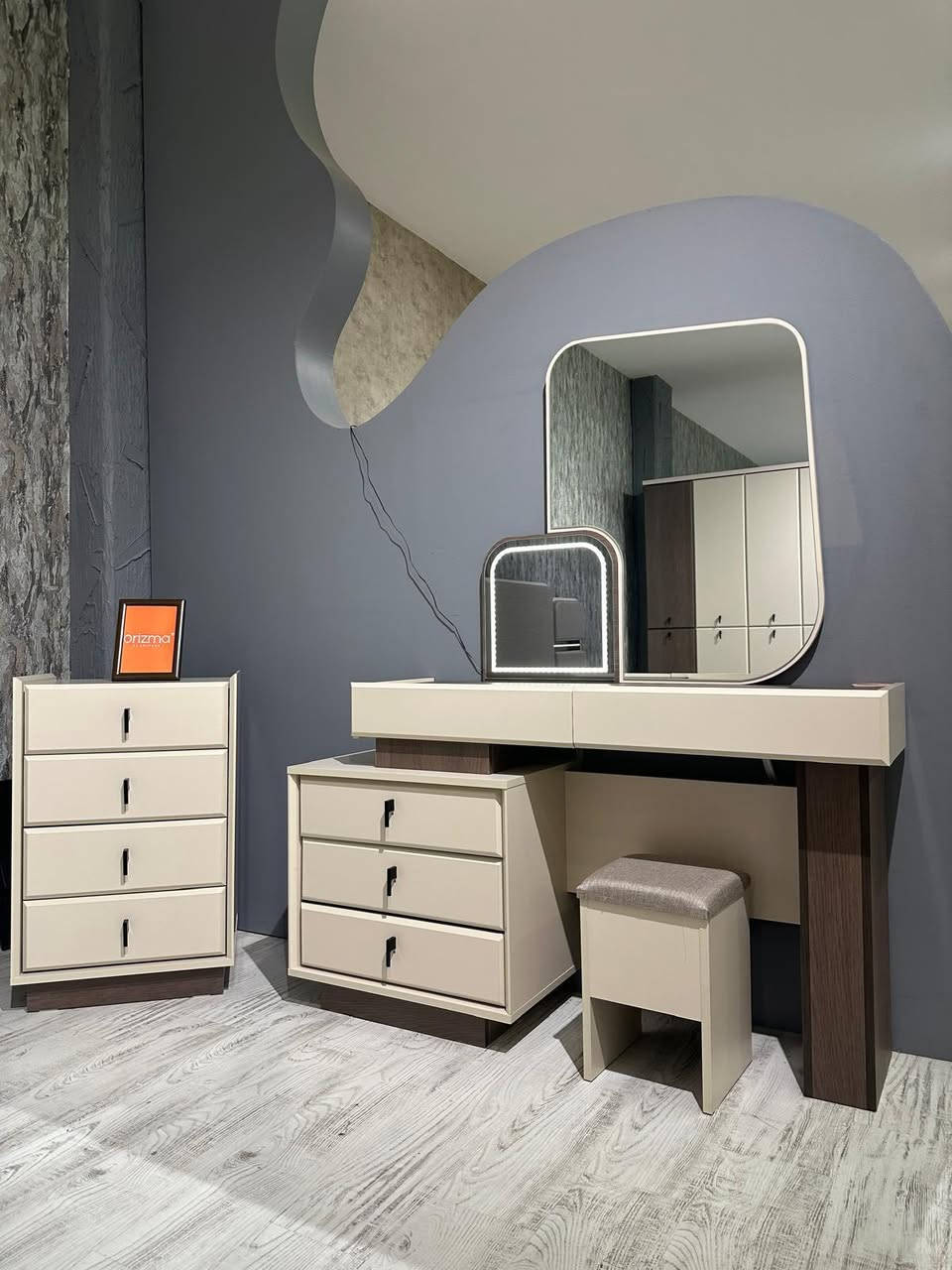 اكتشفوا روعة غرف النوم الفاخرة عندي! أجواء هادئة وتصاميم عصرية تناسب جميع الأذواق. زوروا معرض شيخ  أو تواصلوا معي لمزيد من التفاصيل. كل غرفة تحكي قصة راحة وأناقة!
عنوانا كركوك سائدين بنجاعلي قرب ملعب الشورجه الاولمبي 
0770 911 9095
0751 887 4550
