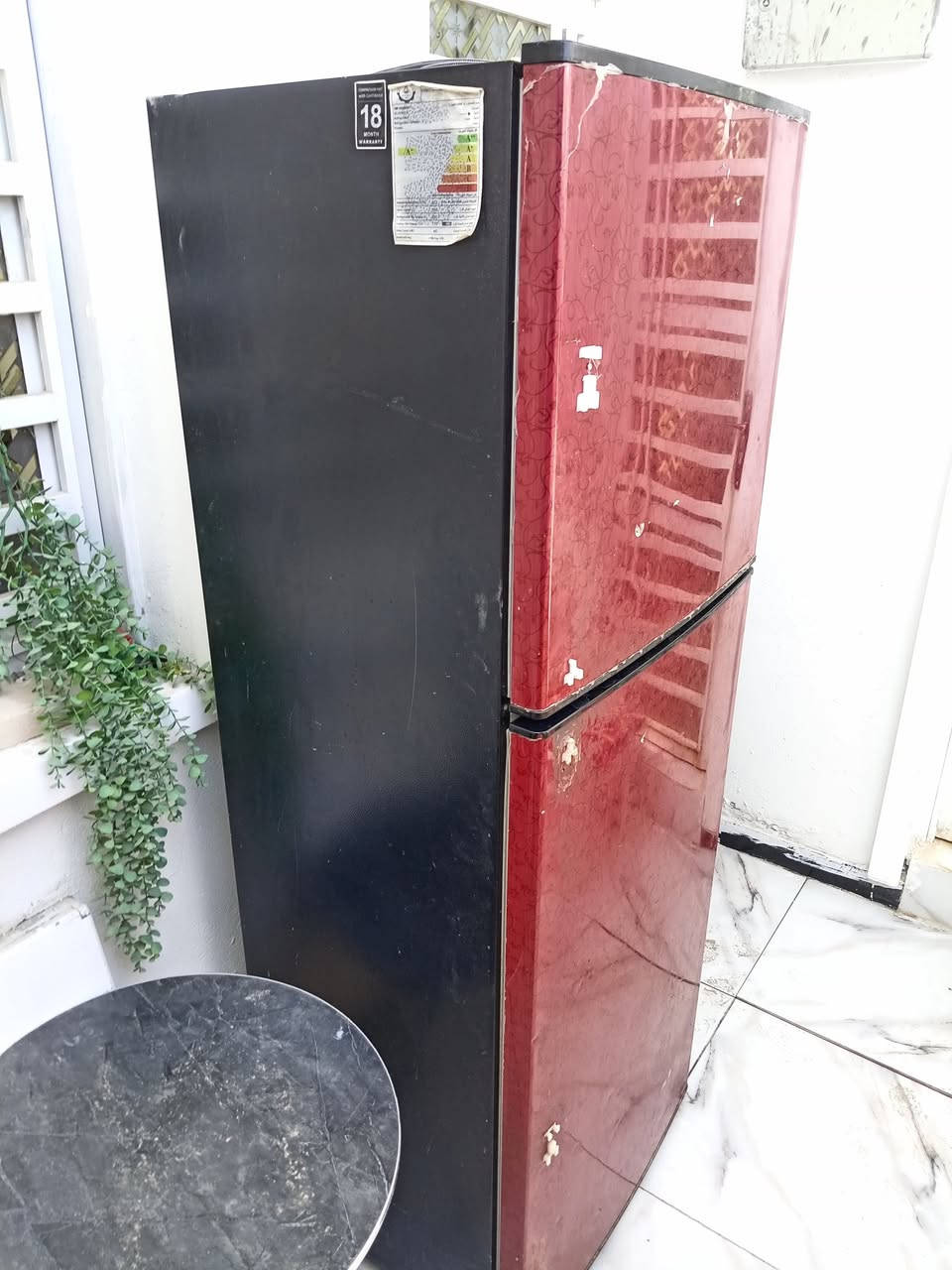 السلام عليكم ورحمة الله وبركاته ثلاجة حجم كبير للبيع ماركة جيوليري استخذام ٤ سنوات... بيها عطل ما تجمد ونقص يدات البيبان السعر ١٥٠ يعني الي ياخذها ياخذها ع عطلها


**إذا كنت صاحب هذا الإعلان وتريد حذفه لأي سبب، رجاءا أرسل رسالة إلى الدعم الفني**