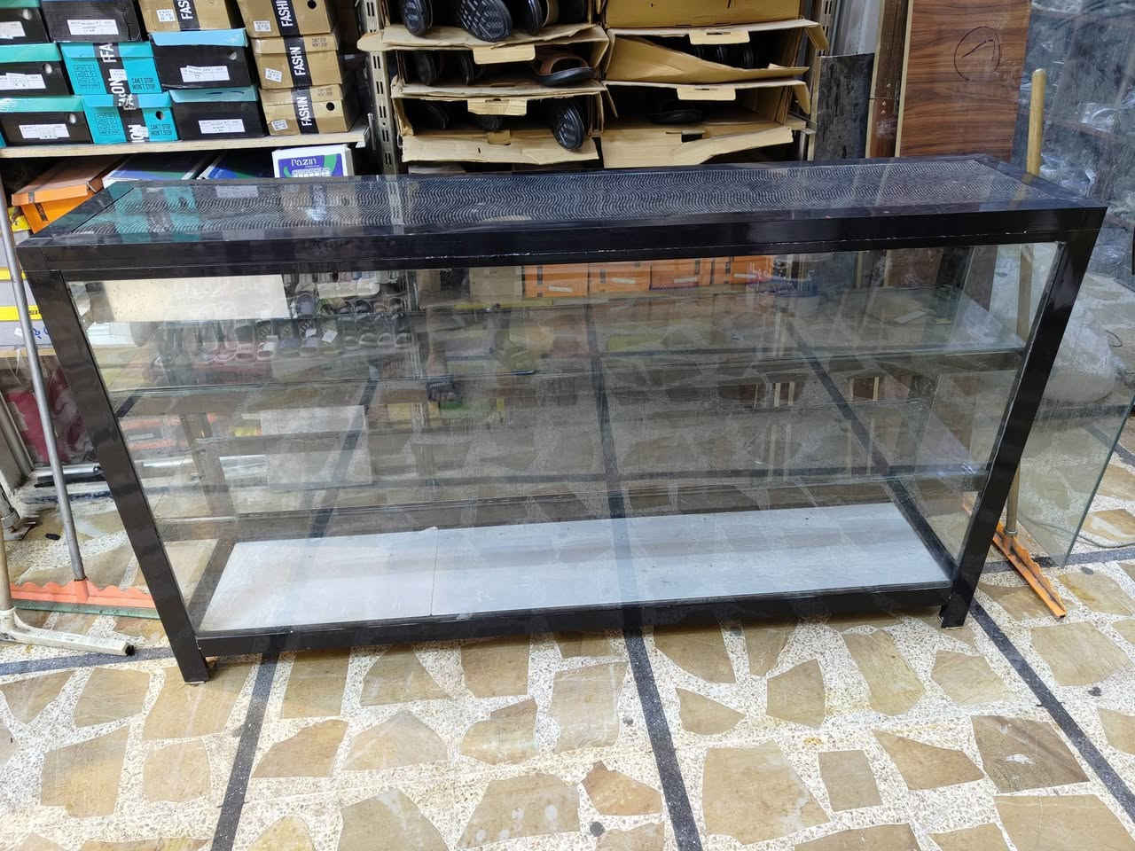 ميز جامخانه اخو الجديد مابي كسر شرط بس يعوزه قفل تجي وشوف بعينك
للتواصل ***********
