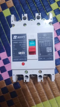 قاطع ثلاثي • ١٢٥ أمبير • توصيل