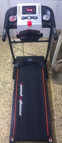 جهاز جري رياضي مستعمل انضافه 90% السرعة 100 يحمل وزن 150Kg يحتوي على ج...