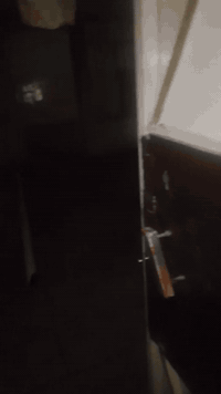 السلام عليكم ورحمة الله وبركاتة
بيت للبيع مساحه 108 بالصناعه القديمه قرب جامع ابو زعيان  اربع غرف ومخزن وصحيات يحتاج ترميم البيت شرقي ومسقف بجنگو  السعرر  45 وبي مجال بسيط 
رجاءً بدون خاص هذا رقم للتواصل ***********
