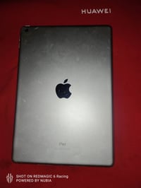 ايباد 9 • نضيف • بطارية ٨٦