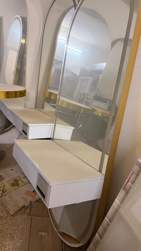 كرسي ومري ثنين ومغسلة للبيع ***********
