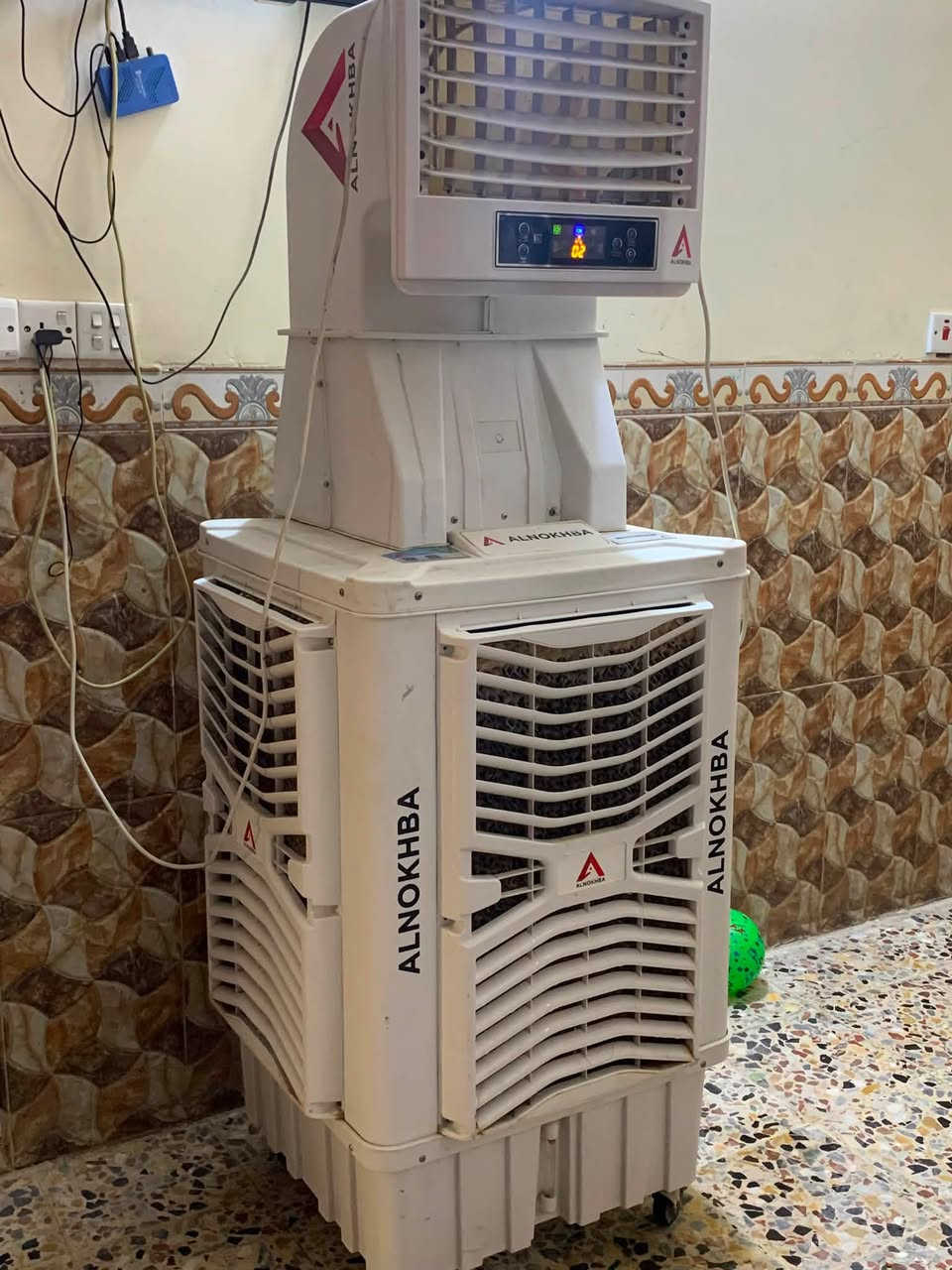 عليكم عندي هذني مبرتين البيضة اني ماخذهة بلباكيت وزركة جديدة قطرت خياس مابيهة زركة سرعاتهة واكفة والبيضة وتربم رابطة كبل بس بيعً مستعجل ***********
