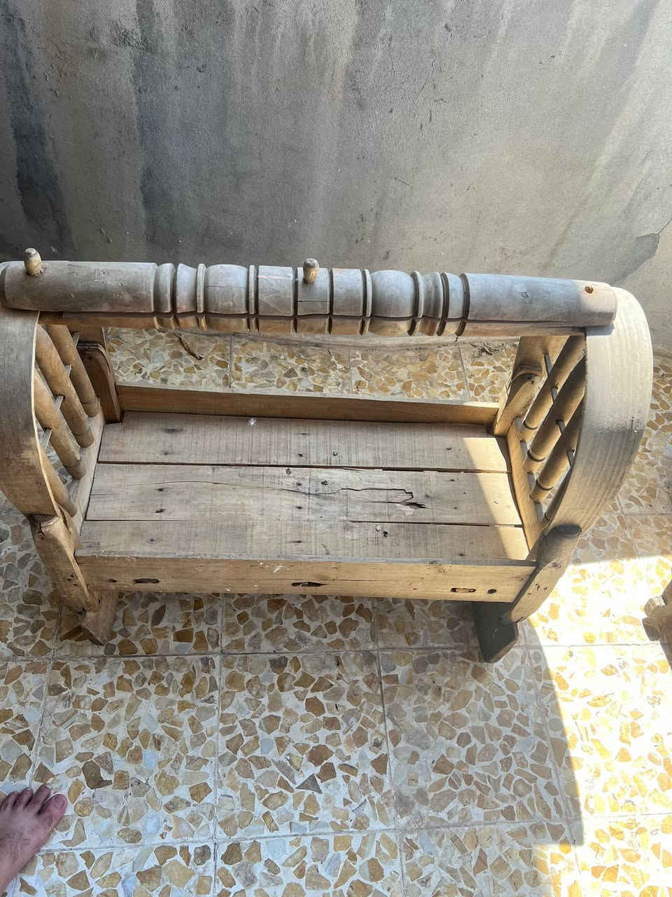 هزاز طفل للبيع السعر 20الف.                                المهد الواحد 10الف العنوان حي السماح***********
