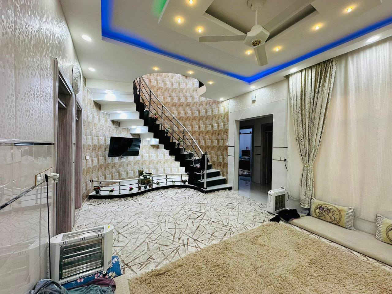 #اعلان_سكني 📒
دار للبيع حي الفلاح١ قريب على شارع الملعب، سند زراعي ٢٥ 
#المساحة/  ٢٠٠ متر/
#الجبهة/ ١٠ متر  /
#الطابق١//  ٢ غرفة نوم   استقبال مطبخ صالة صحيات 
#الطابق٢// ٤ غرف نوم صالة صحيات 

#***********
#***********

قناة التلكرام/
https://t.me/Mosul_Realestate

موقع الانستا/
https://www.instagram.com/mosul_realestate

قناة اليوتيوب/
https://youtube.com/@mosul_real_estate

#مؤمن_للعقار 
#اعلان_تجاري
#اعلان_سكني
#الصديق #الحدباء #الكندي #البلديات #السُكر #الكفاءات #المثنى #النور #البريد #المصارف #الزهور #القادسية #الايمن #الايسر 
#الموصل
#نينوى
#العراق
