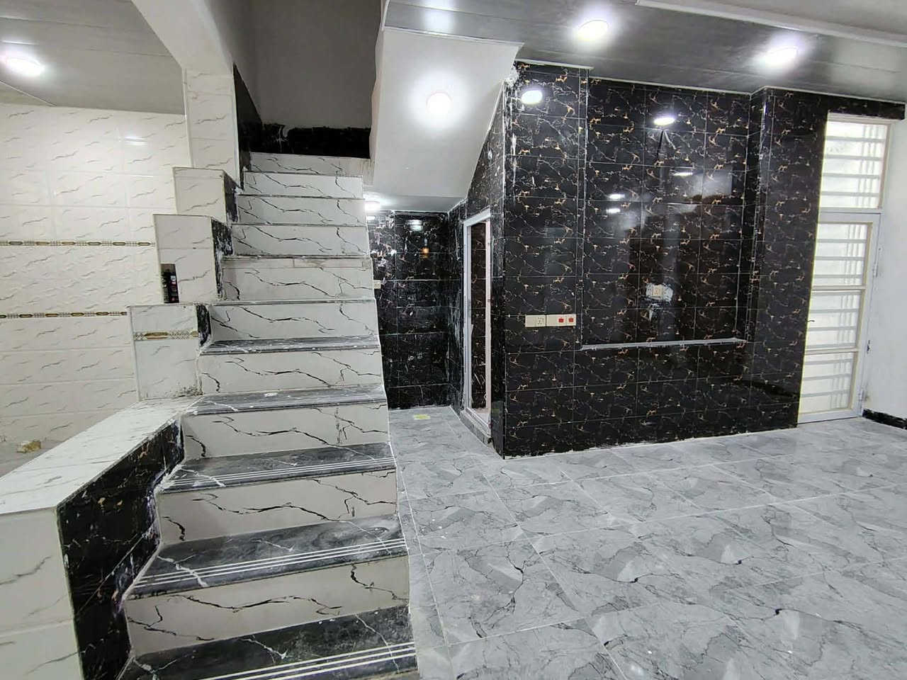 #دار_للبيع_نضام_اقصاد🏡
150 متر مربعه طابو زراعي سند ٢٥ أقرار
بسعر 63 💵 مليون 

#مقدمه_25_مليون_قفل 
#كل_شهر_500_ألف  

غرفتين 2/صاله/مطبخ معزول/صحيات 2/استقبال مفتوح لل صاله / كراج/مكشوفه 2 

ماء/كهرباء/سوق/مدارس/تبليط #عرض_12

الموقع 🏡 نجف/ شارع الصب عمود 314 مقابل ملحق قريه الغدير
للتواصل 📲

***********
