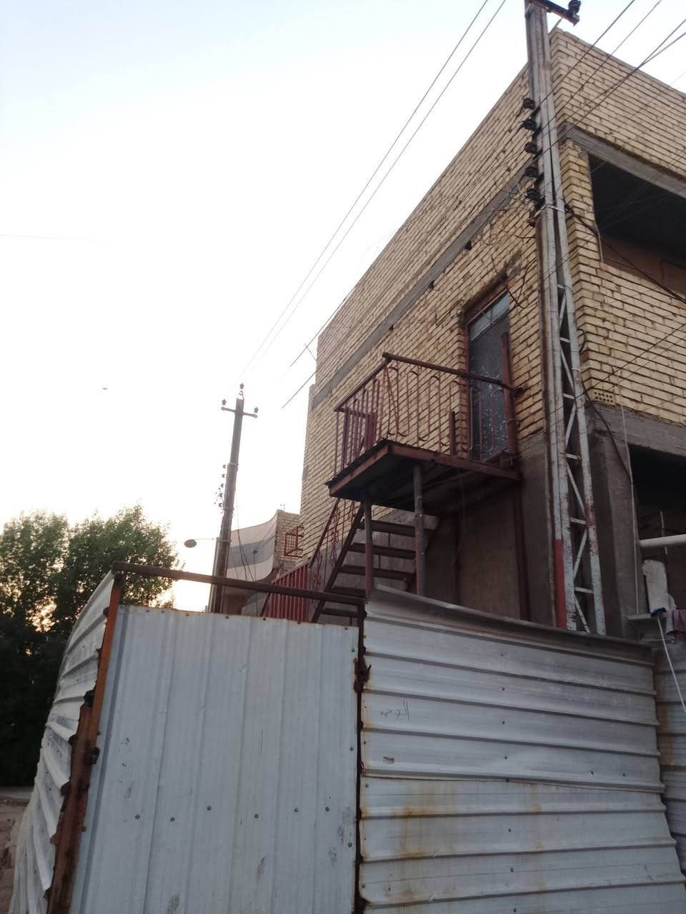 مشتمل طابق ثاني الايجار التواصل *********** حي العامل
