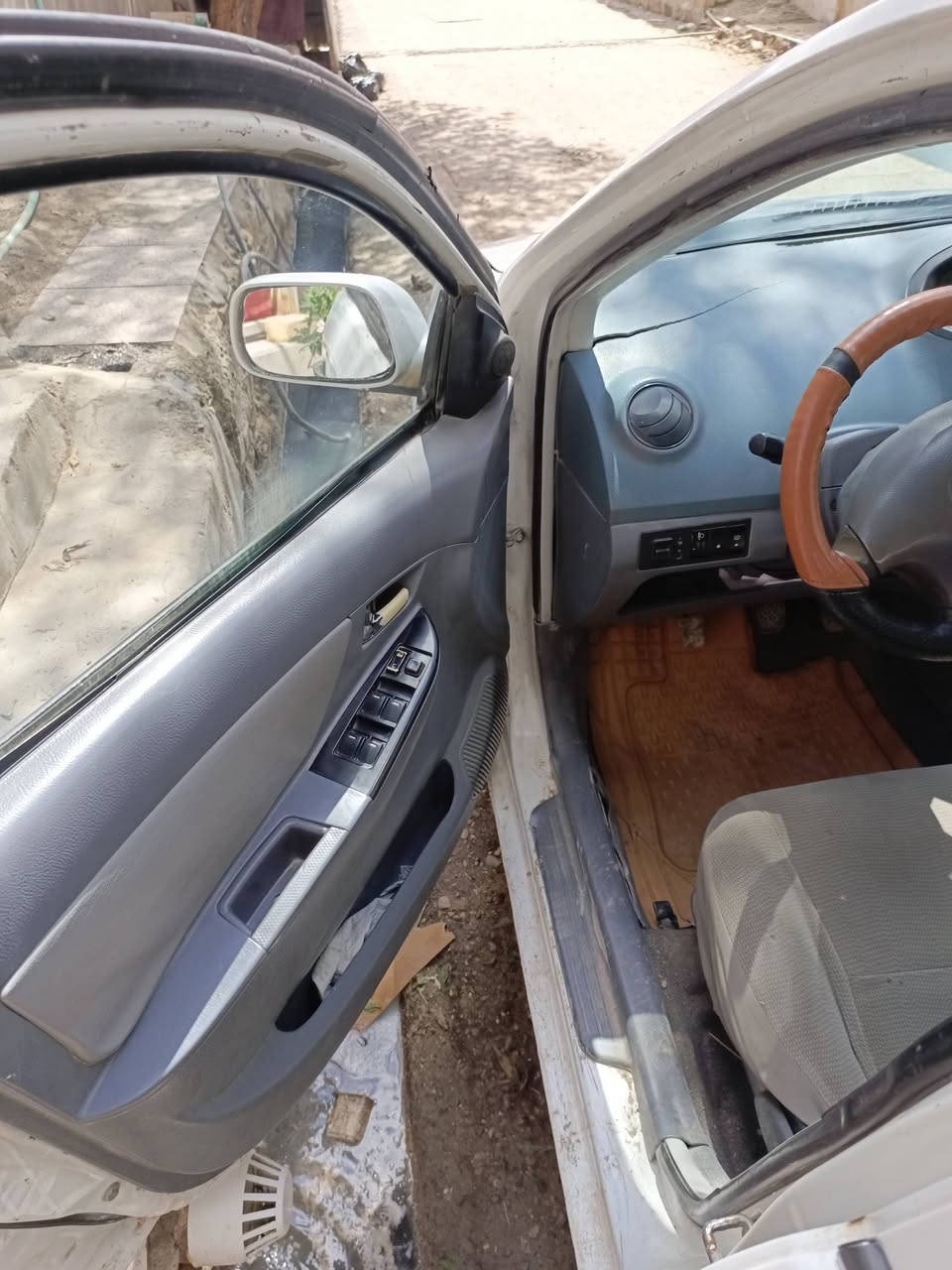 سياره جلي أم كي مصبوغه  موديل ١٣ سياره بسمي شرط مداور
مكينه كير حداديه كهربائيات كلهه شغاله سياره بيهه خياسات جو البيبان  موضحه بالصوره كير عادي تراي وين مايعجبك 
بيهه كرصه بسلف للفلاوين ويطلع رعشه بس بالتحريكه هاي تفاصيل السياره كلهه سعرهه ٣٠ وبيهه مجال بسيط 
مكان السياره ناصرية  قضاء الغراف ‏‪***********‬‏
