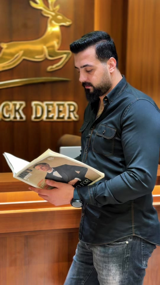 ⁨ قطعة مميزة  بتفاصيل تنحفر بالذاكرة… كل خيط، كل لمسة، وكل انحناءة كُتبت بلغة الفخامة. BLACK DEER لأن الذاكرة لا تحتفظ إلا بالأشياء الاستثنائية. 📍 بغداد الكفاح - مجاور مطعم حجي ستار  *********** #قميص#ازياء #ملابس #بنطرون#تيشيرت
