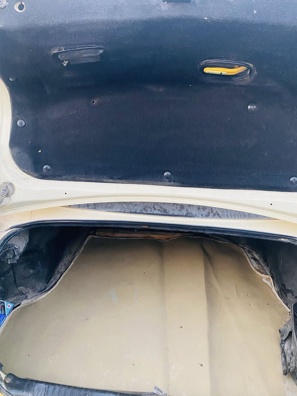 سلام عليكم 
سوناتا موديل 2009 خليجي كفاله من العيب الشرعي بيه طخات بسيطه 
صبغه جديده 
سعره ( 93 )
سنويه ل 2030 رقم انكليزي نجف
هزه جديده 
سياره بأسمي 
مكينه 2400
كير 5 نمر
تبريد 
حداديه 
تخم تاير 
مكاني ذي قار
هاتف :***********
