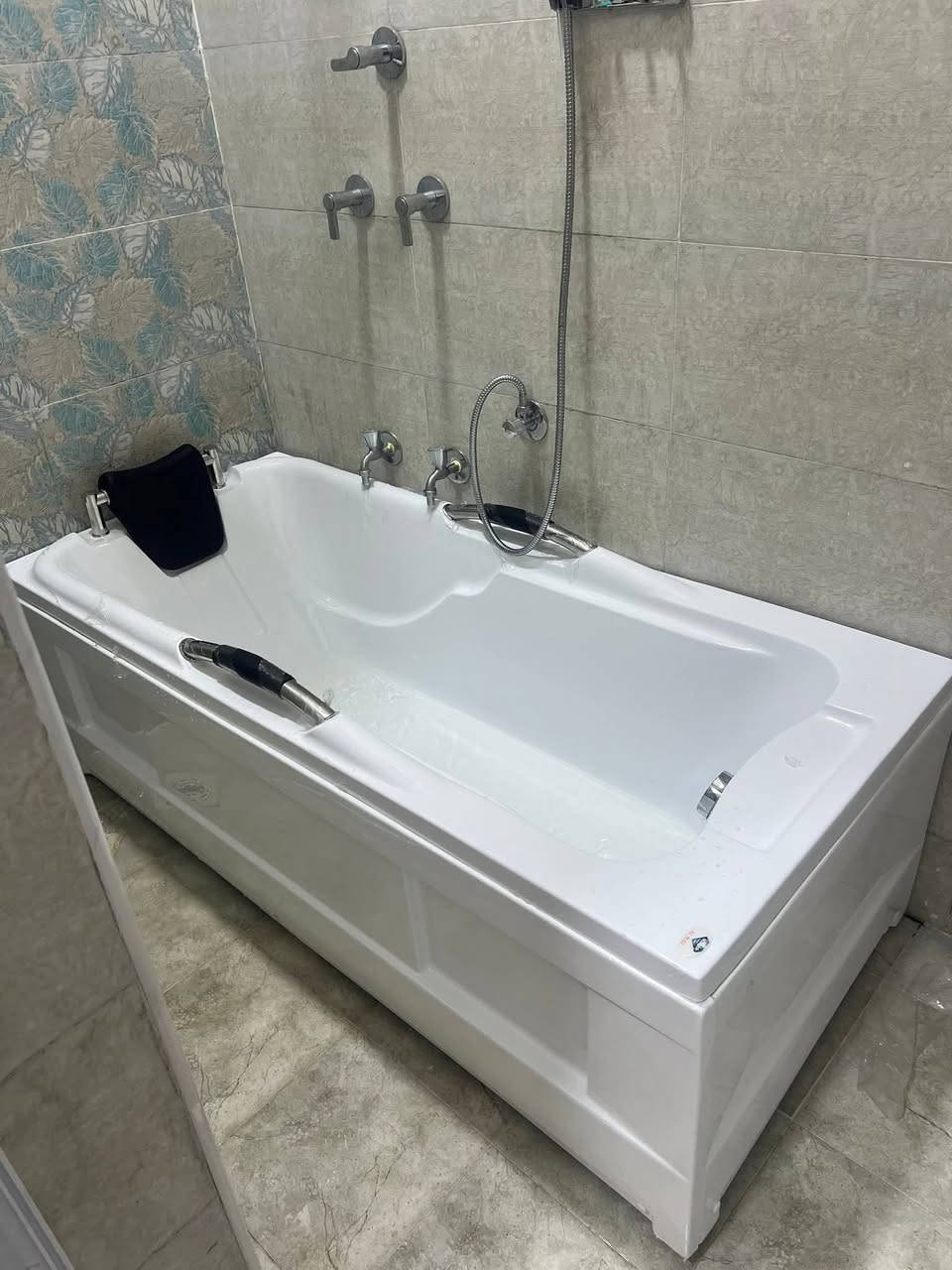 بانيو مصفح ميحتاج بناء
 اكرلك اصلي ضد الكسر يتحمل وزن ثقيل
      قياس 170 +75سم
     قياس  150  +75 سم
 
 ب260 الف ✅✅

متوفر توصيل بغداد و لجميع المحافظات ✅


**إذا كنت صاحب هذا الإعلان وتريد حذفه لأي سبب، رجاءا أرسل رسالة إلى الدعم الفني**