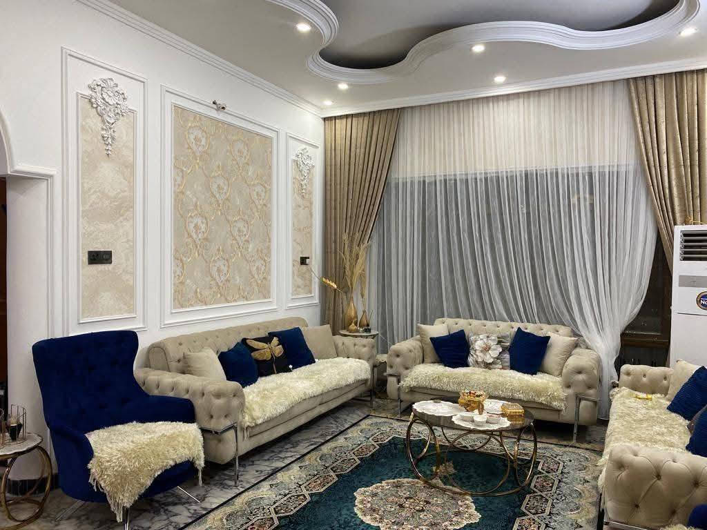 يعلن مكتب عقارات ابو انور فرع الطويسه عن وجود دار طابقين للبيع موقع متميز منطقة كوت الحجاج قرب التحسينيه مساحه 300 متر واجه 12 متر عمق 25 متر بناء 2015 الطابق الأرضي عباره عن ثلاث غرف منام احداها ماستر وهول واستقبال ومطبخ كبير ومجموعه صحيه وحديقه وكراج الطابق الأول منعزل عن الأرضي نفس المدخل بكلدور كبير يودي الطابق العلوي وهو عباره عن ثلاث غرف منام احداها ماستر أيضا وصاله كبيره عدد/2 ومطبخ كبير ومجموعه صحيه وبيتونه كبيره مكان راقي ممتاز الستفسار الاتصال//***********//***********// كما نستقبل جميع عروضكم وطلباتكم التجارية والعقارية المكتب مجاز قانونيا المكتب ماقبيل مطعم الحسون عقارات أبو انور فرع الطويسه
