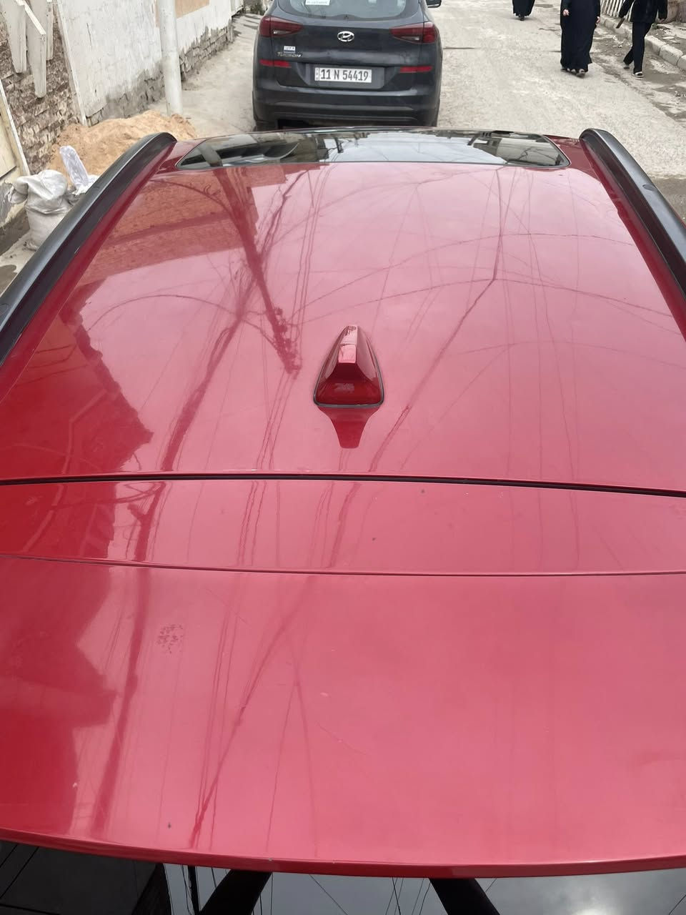 السلام عليكم 
كونا موديل 2020 
محرك 1600تيربو
فول مواصفات للاخير 
ماشيه 24 ميل 
بسمي السياره 
بيهة جاملغ وبنيد وباب خلفي جهة السايق وراشين باب السايق كلير فقط 
السيارة نضيفة كلش 
داخله جلد 
تدفئة كشنات 
داتا شو 
فتحة سقف 
فور ويل 
مكاني بغداد الاعلام
***********
