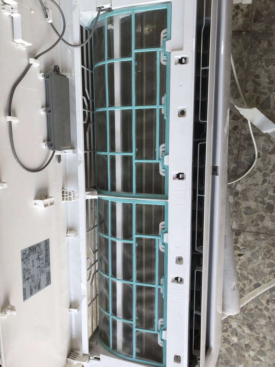 بيع شلع فقط
سبلت ميديا طن ونص انفيرتر جديد جداً فقط  بي عطل بلكرت الخارجي .

سبلت توسوت 1طن 

خارجية هاينسيز 2طن بلادي 

جارجية كري 2طن غاز 410 بلادي 

السعر : 600 الف 

العنوان /بغداد /حي اور 
***********
