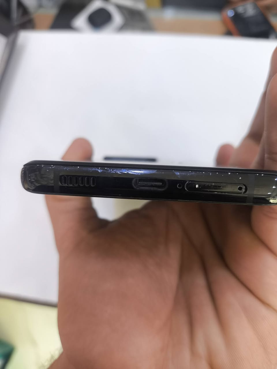 S21 ultra
ذاكرة 256
ببجي 90 فريم 
بس بي هاي الخطوط البشاشه من فوك ما مأثره علي 
سعره 150
وتساب ***********
