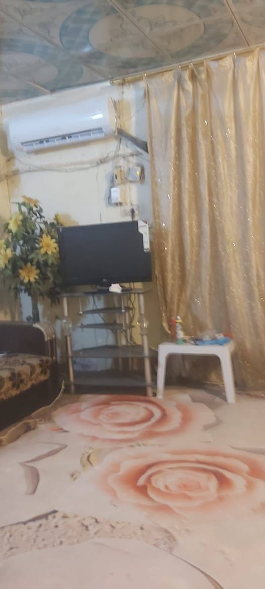 يتوفر دار مثث اللايجار
العنوان البصرة  في القبلة حي الحكيم

يحتوي البيت ع غرفة ومطبخ ومخزن وصحيات ودوانية طابق واحد يورجر مع الاثاث او بدونة حسب الاتفاق سعر اليجار 450
ستفسار ابو عباس ***********
