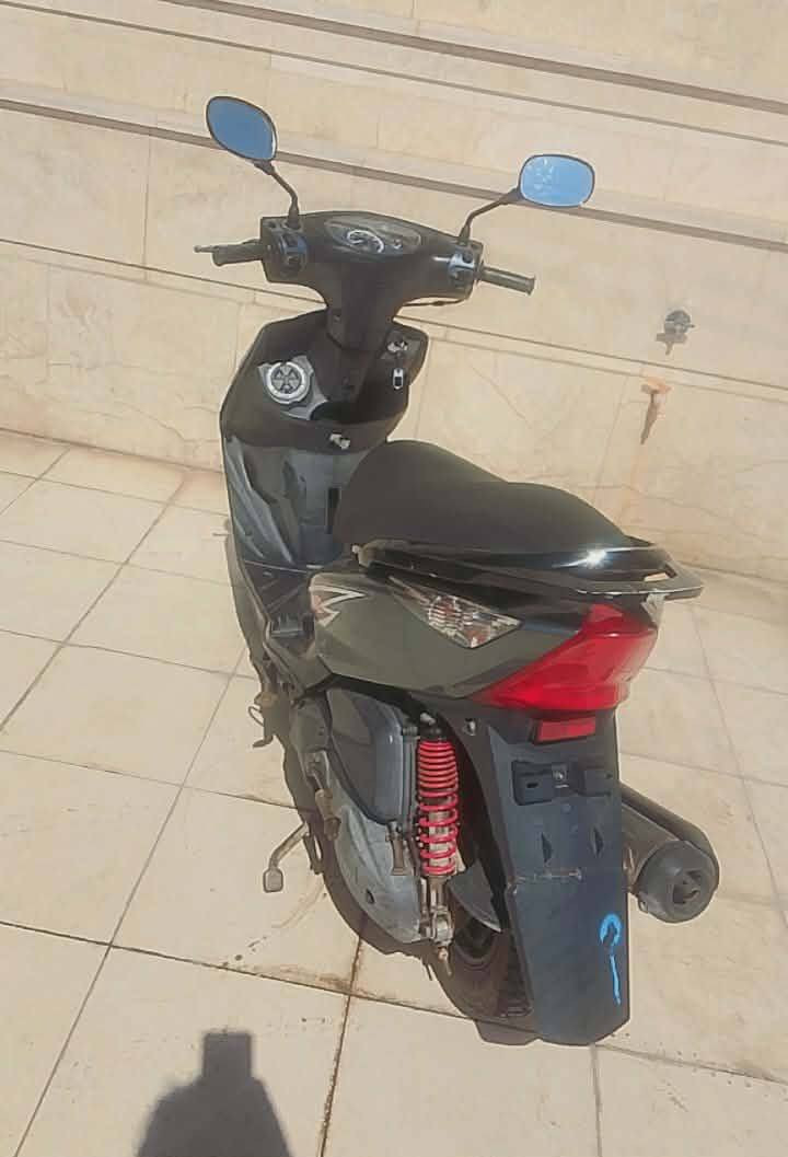 دراجه ((جي تي أر ثعلب ياباني)) جديده لايت زنون السعر 650 وبيها مجال قليل لشراي المراسله ع واتساب ***********
