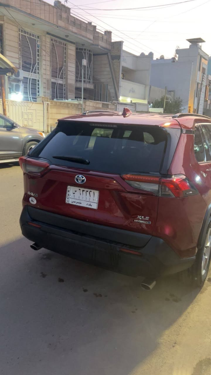 سلام عليكم للبيع فقط راف فور وارد امريكي هايبرد موديل 2021 ماروني XLE رقم بغداد ماشيه 122000 الف كيلو متر صور الحادث موجود بالمنشور بدون ايرباك بدون صبغ الباب الخلفي معدل ع بارد السعر 210$ دفترين و10 اوراق مكان السياره بغداد الغزاليه وبيه مجال للشراي 
مخلد *********** بغداد, العراق
