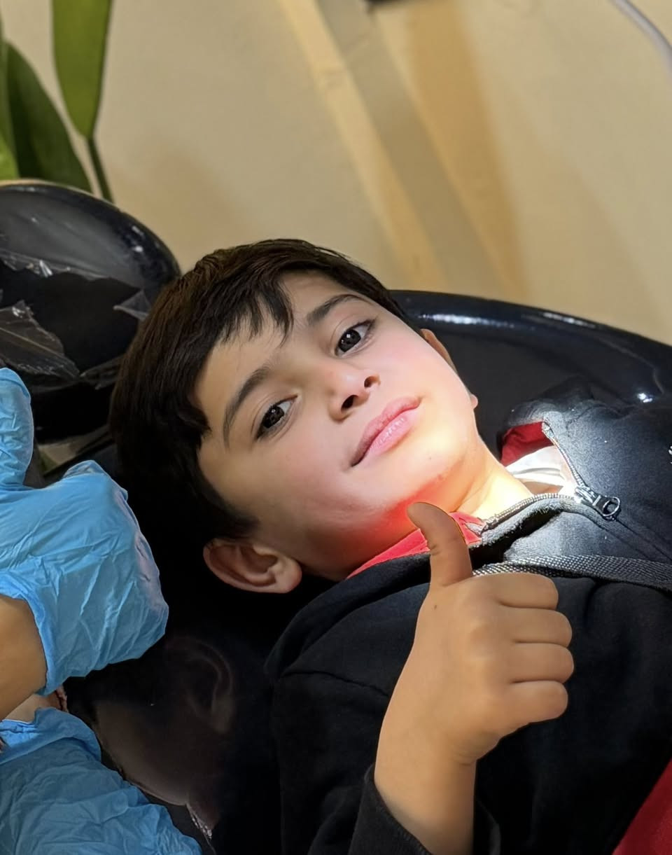 السلام عليكم منشور للفائدة  اني الدكتور محمد صادق طبيب أسنان                  

                                                      اي احد يعرف ناس حالتهم الماديه ضعيفه عنده أطفال أسنانهم متسوسه أو اهلنا الكبار بالعمر الي فاقد كل اسنانه توفر يمنا تركيب أسنان طقم كامل لتحسين  المضغ والنطق وعنايه كامله باسنان الأطفال يضمن جلسات فلورايد لتقليل التسوس ( العمل مجاني ) 
العنوان / الحلة شارع ٤٠ مجاور صيدليه سلامتك 

  *********** 📞
