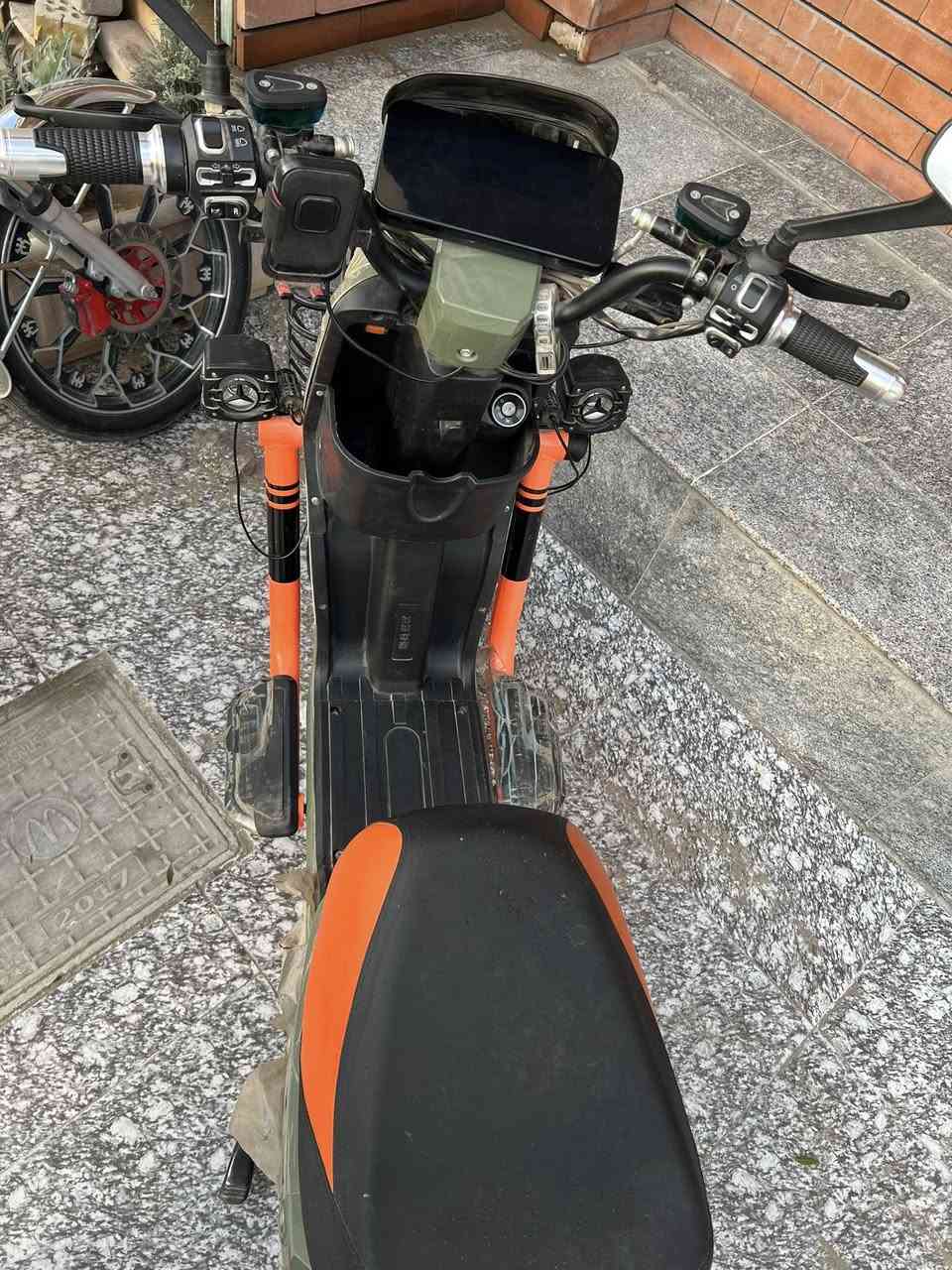 دراجه شحن x900pro
5 بطاريات 🔋 
نظام Rبارمك 
مثبت سرعه (سرعه حقيقي بطبيق ويز60) نظام 4 سرع 
دراجه جديده بنايلونه استعمال شهرين
الاستفسار اتصل ***********
