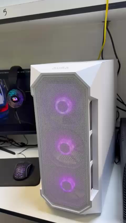 السلام عليكم تجميعة (ps) كاملة مستعملة نظافة 95%  عدد 4 

المعالج \ Intel Core i5-13400F 

كرت الشاشة \\NVIDIA RTX 3070 8GB Phoenix

RAM\\16GB - DDR4- 3200MHz- RG

وحدة التخزين \\  1TB Lexar NM620 M.2 NVMe SSD

الشاشة:\\ 25 بوصة IPS FHD بتردد 185Hz

 ويها كيس من شركة \\KSTAR 2600

كرسي + ماوس +كيبورد+ سماعة\ كلهم مال كيمنك 

وندوز 11 هدية مأكتف و كامل و منصب بيها العاب بس شدها و العب 

السعر ملون و نص 1.500.000 و بيها مجال 

توصيل داخل بغداد فقط \\ *********** \\***********
#العراق #تجميعة
