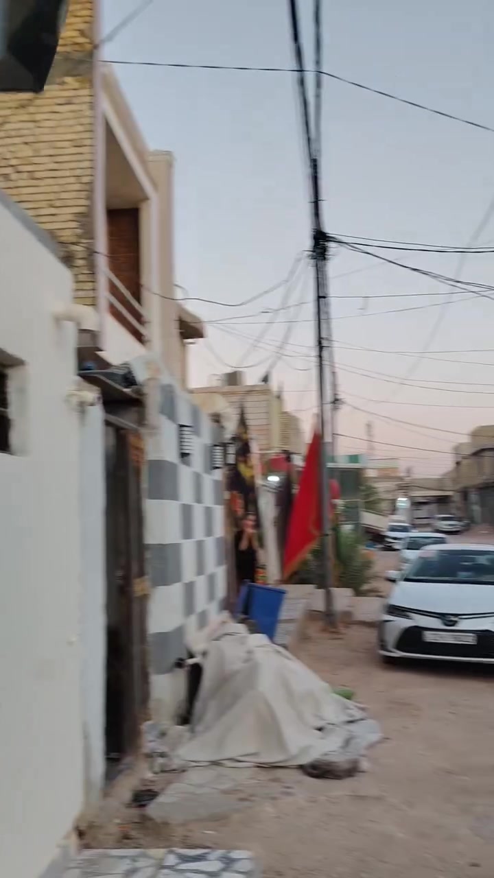 دار للبيع طابو صرف مساحة ١٠٠م طابقين صب كونكريت فول عالي عن الشارع حي الميلاد الحولي شارع ١٥ بناء جديد السعر ١٠٠ مليون للاستفسار الاتصال على الرقم *********** واتساب ابو مسلم الكعبي او مراجعة مكتب الفرات للعقار الكائن ميلاد مزرعة سيد علي مقابل اعدادية الصباح للبنات @إشارة
