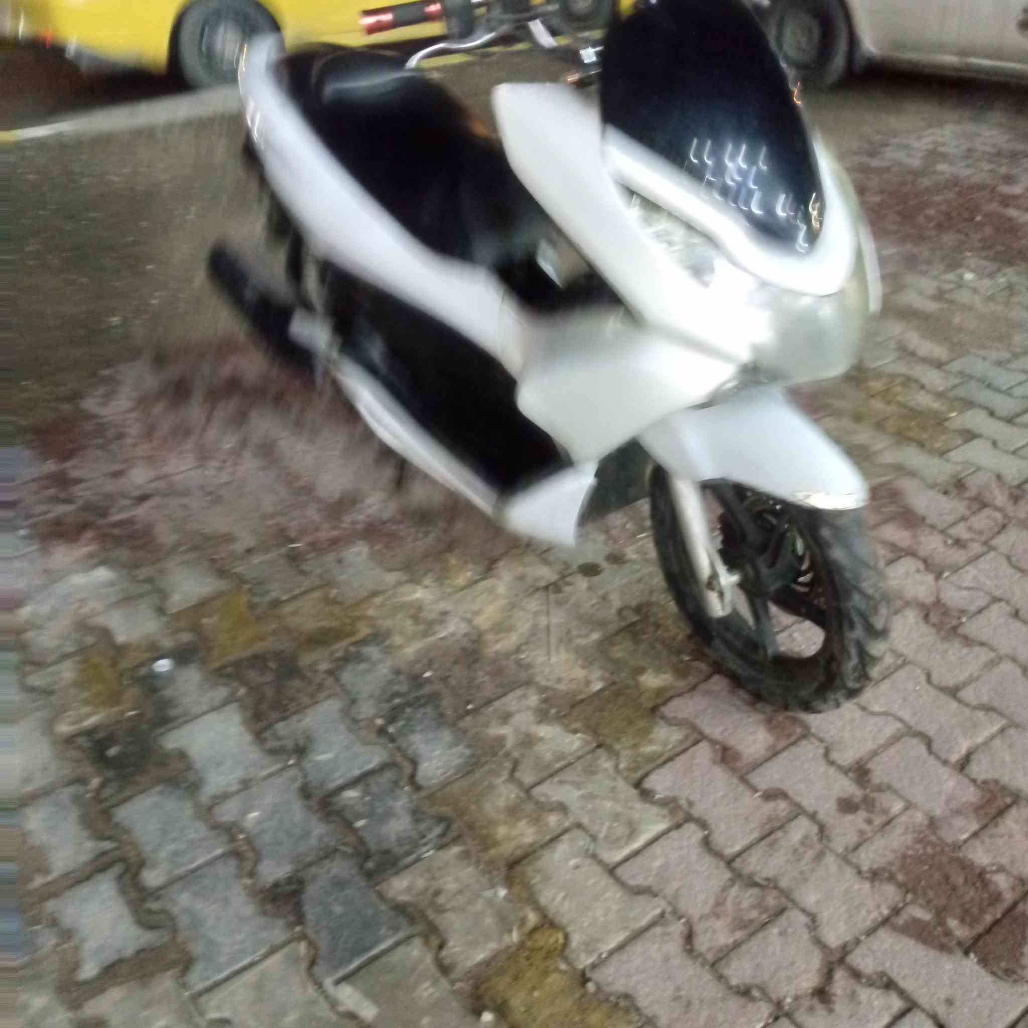 دراجه بي سي اكس الجيل الاول بس تطبيك الكفرات دراجه خير من الله ماكينه ناعمه سعر 850 العنوان مدينه الصدر ***********
